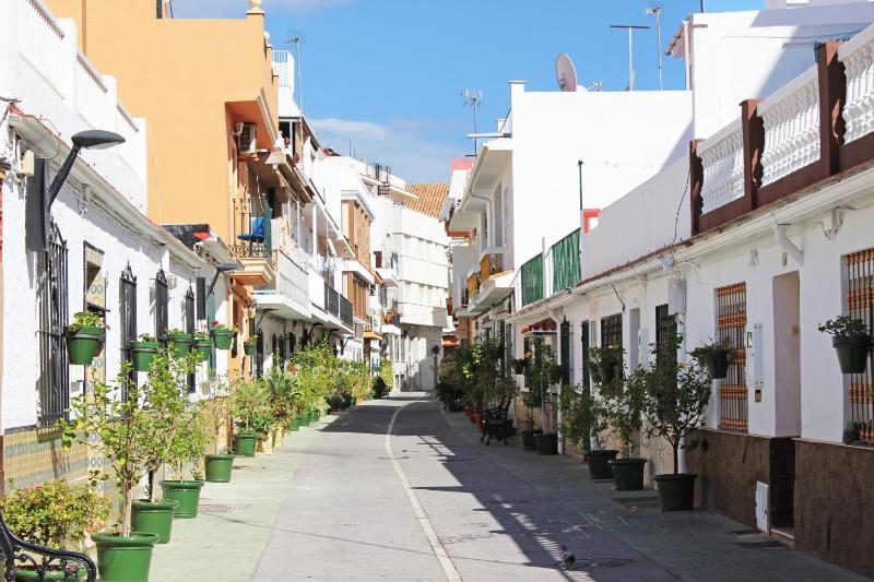 3 Bed Townhouse with roof terrace 100m to beach - image 8