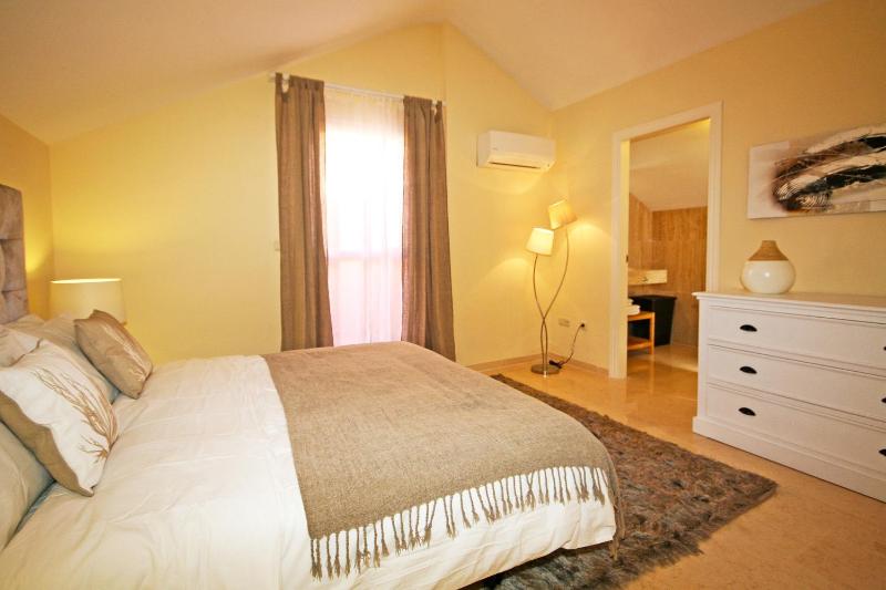 Stylish Duplex Penthouse Los Lagos de Santa Maria - image 14