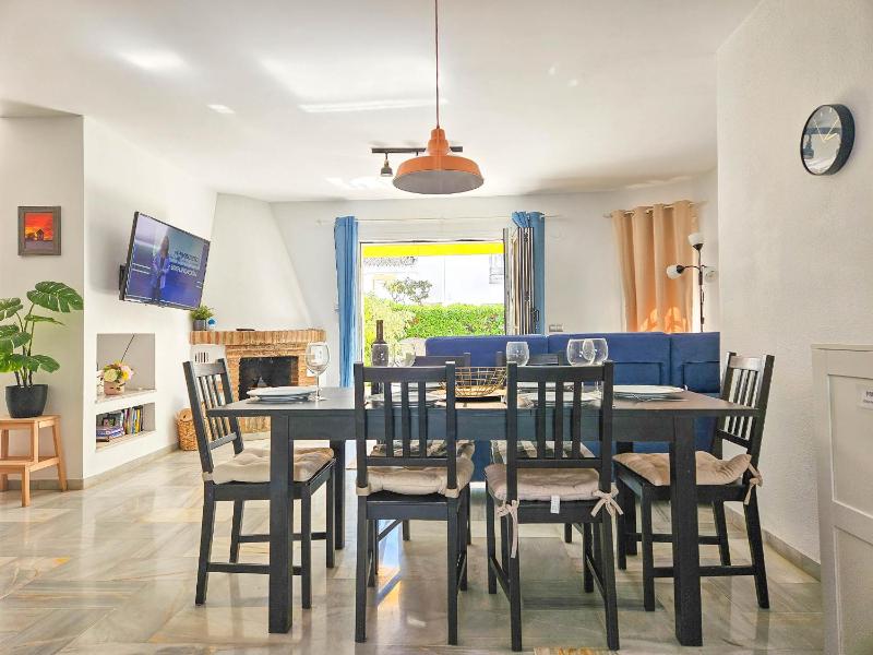 3 Bed Townhouse roof terrace 100m to the beach - image 43