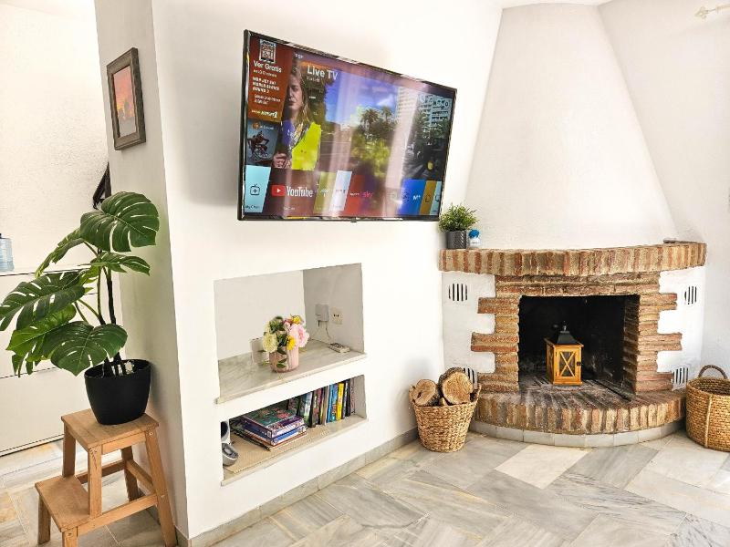 3 Bed Townhouse roof terrace 100m to the beach - image 23