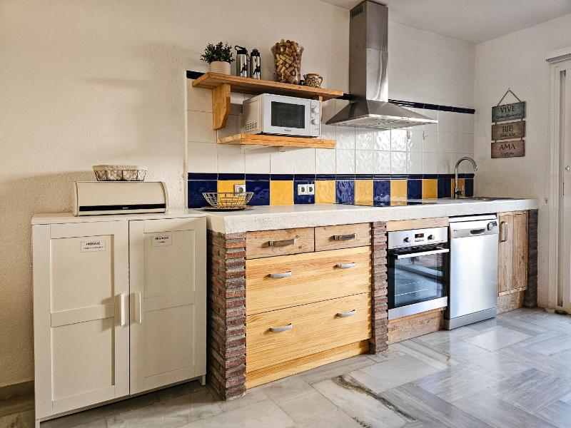 3 Bed Townhouse roof terrace 100m to the beach - image 45