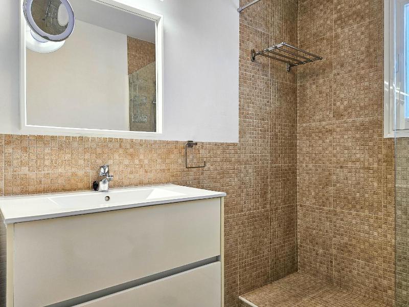 3 Bed Townhouse roof terrace 100m to the beach - image 30
