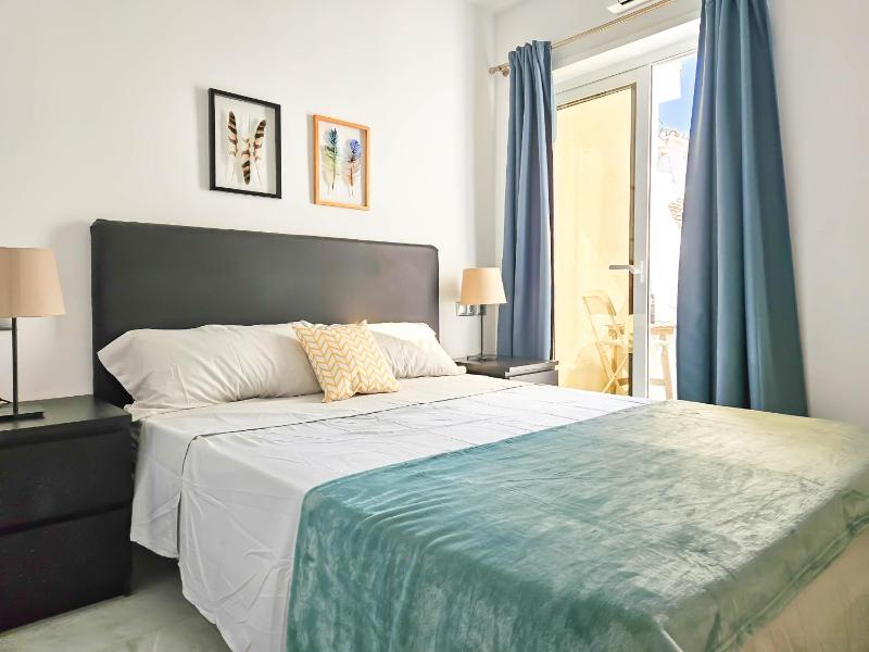 3 Bed Townhouse roof terrace 100m to the beach - image 6
