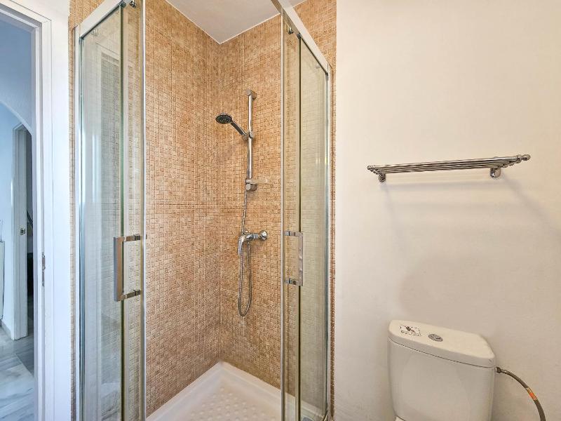 3 Bed Townhouse roof terrace 100m to the beach - image 17