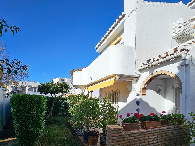 3 Bed Townhouse roof terrace 100m to the beach - image 25