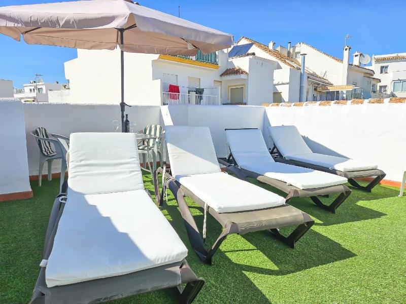 3 Bed Townhouse roof terrace 100m to the beach - image 49