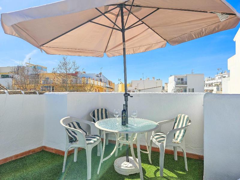 3 Bed Townhouse roof terrace 100m to the beach - image 38