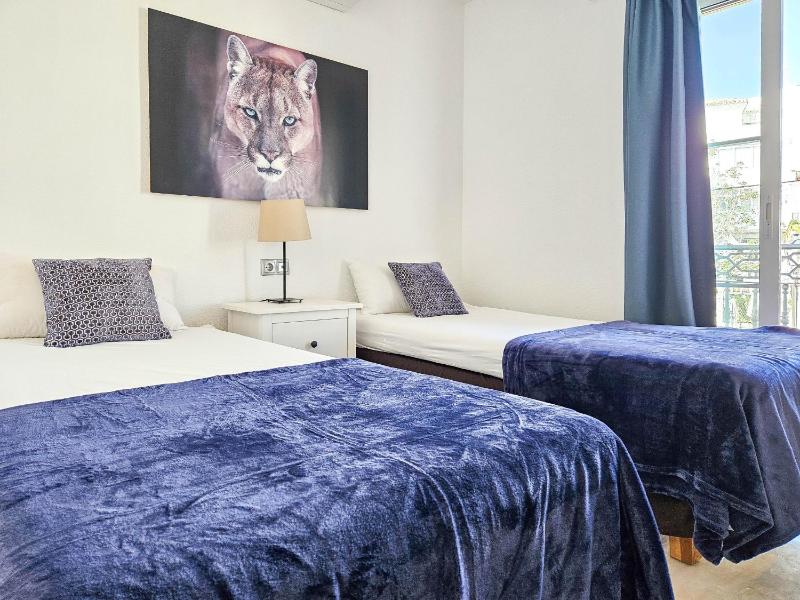 3 Bed Townhouse roof terrace 100m to the beach - image 4