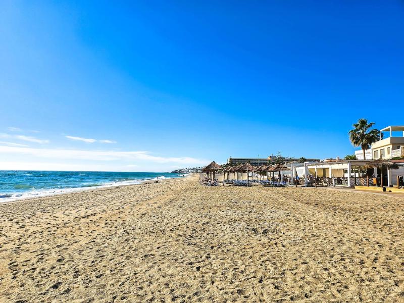 3 Bed Townhouse roof terrace 100m to the beach - image 29