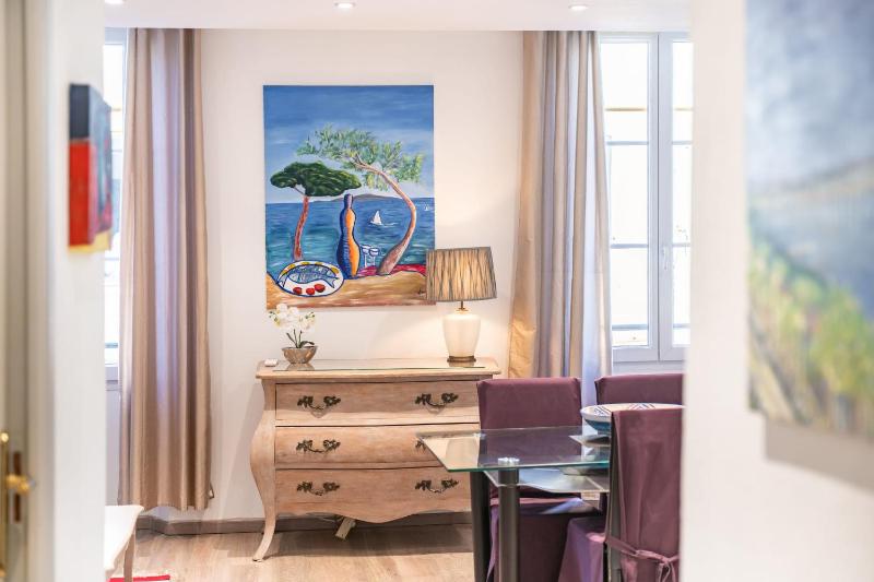 Cozystay 1802 One bedroom in the Heart of Cannes - image 6