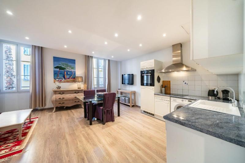 Cozystay 1802 One bedroom in the Heart of Cannes - image 13