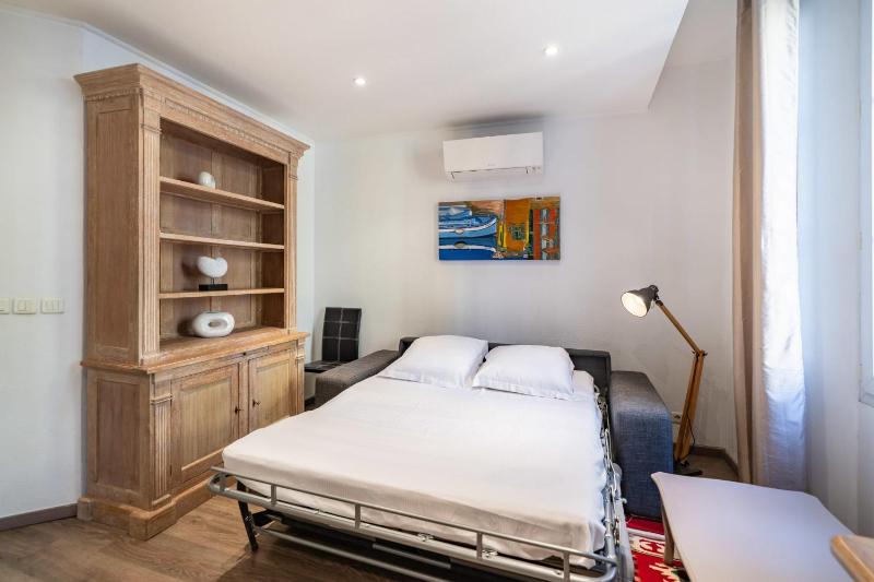 Cozystay 1802 One bedroom in the Heart of Cannes - image 9