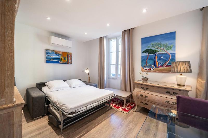 Cozystay 1802 One bedroom in the Heart of Cannes - image 14