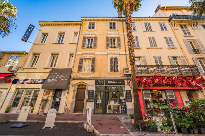 Cozystay 1802 One bedroom in the Heart of Cannes - image 5