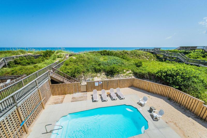 NautiGal - Village at Nags Head Luxury Oceanfront Pool Hot Tub Elevator Pets OK Putting Green - image 8