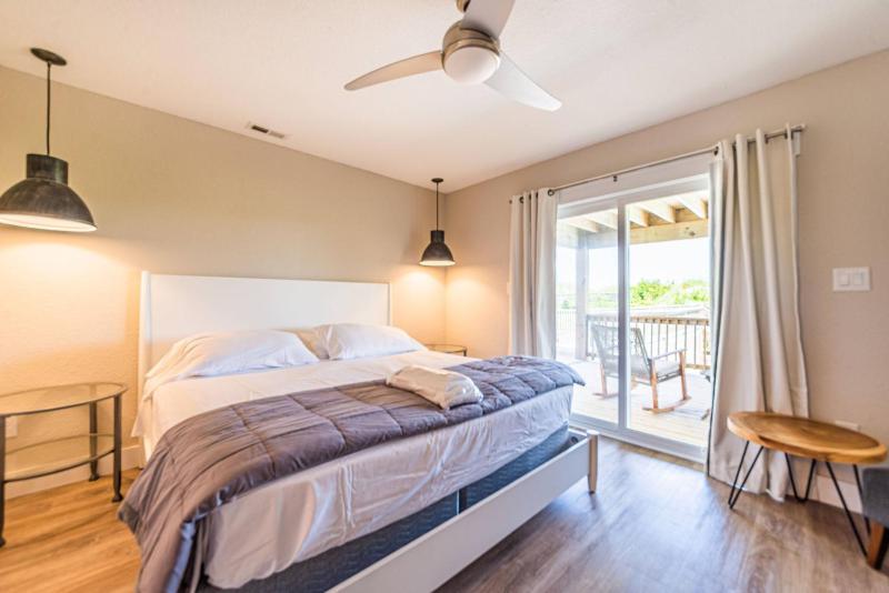 NautiGal - Village at Nags Head Luxury Oceanfront Pool Hot Tub Elevator Pets OK Putting Green - image 16