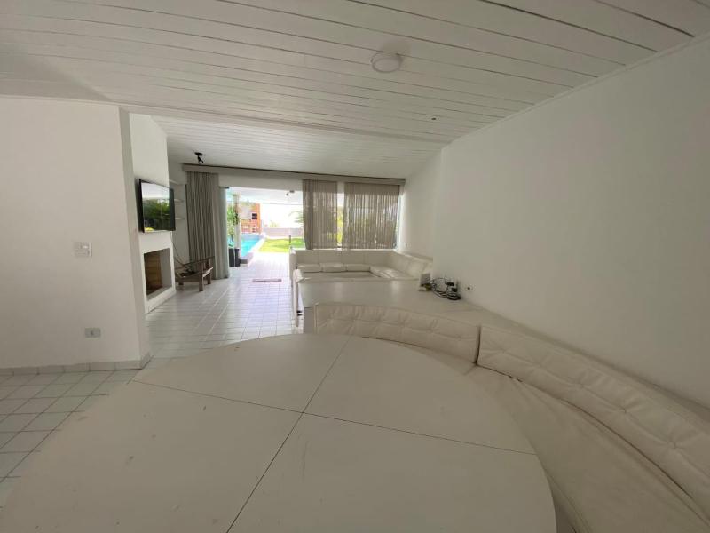Mansão no Canto do Tortuga - Ampla Piscina e Jardim à poucos passos do Mar - image 9