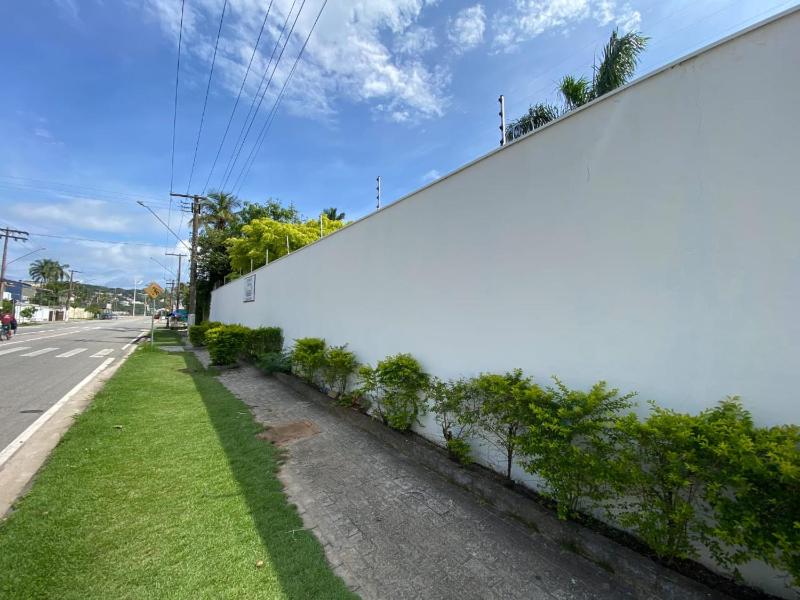 Mansão no Canto do Tortuga - Ampla Piscina e Jardim à poucos passos do Mar - image 12