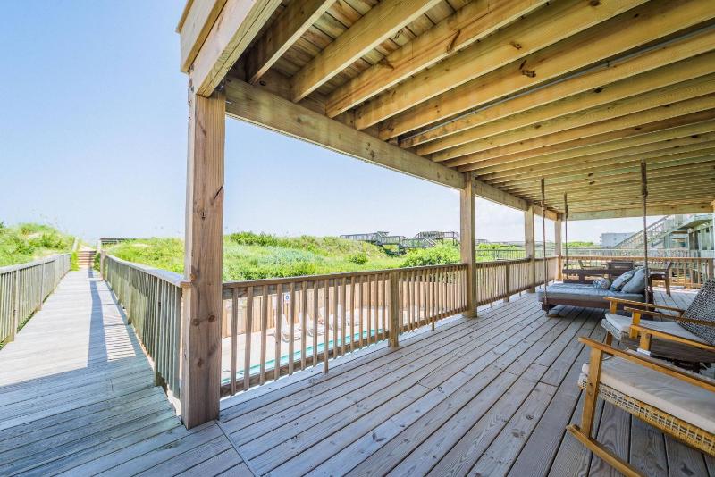 NautiGal - Village at Nags Head Luxury Oceanfront Pool Hot Tub Elevator Pets OK Putting Green - image 9