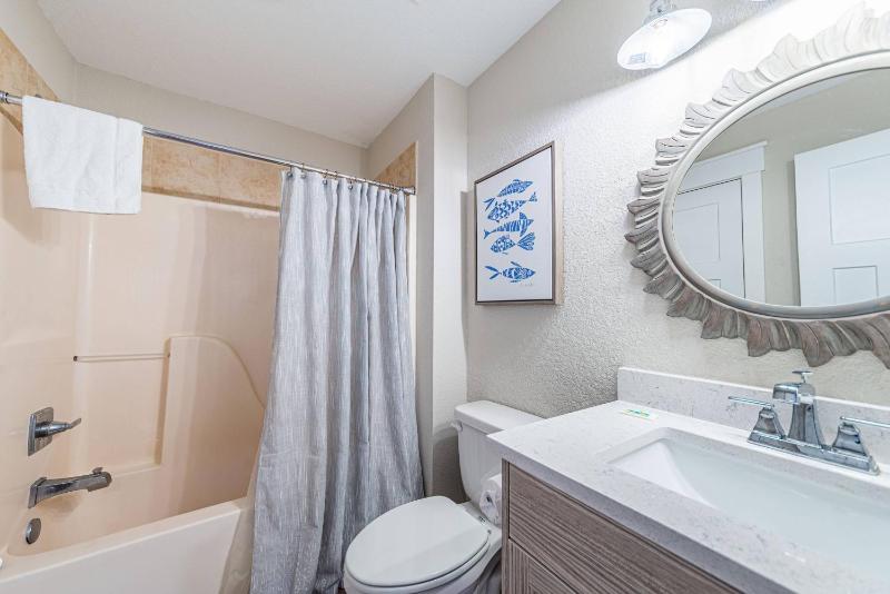 NautiGal - Village at Nags Head Luxury Oceanfront Pool Hot Tub Elevator Pets OK Putting Green - image 14