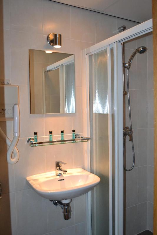 Double Room with Shared Bathroom image 4