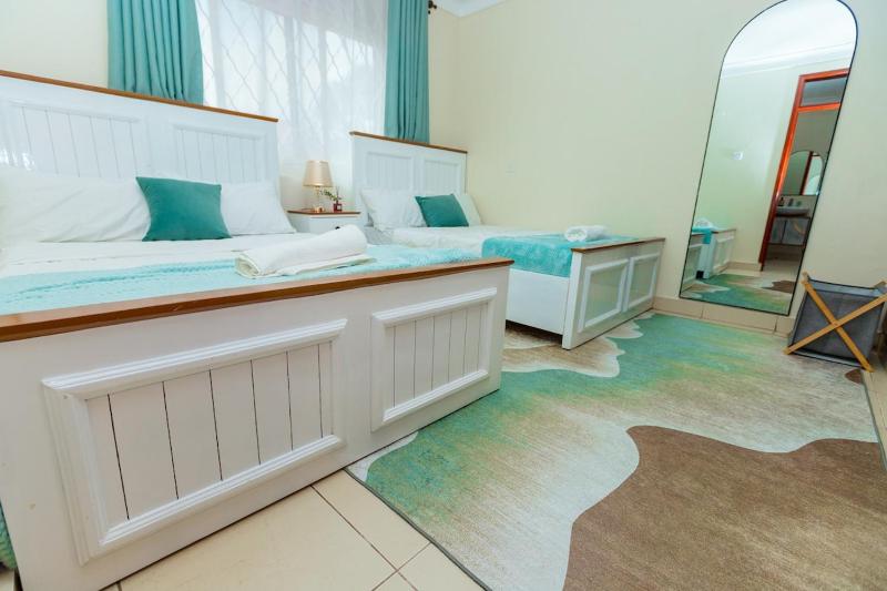 Modern Cozy 2 Bedroom Retreat with Private Balcony - image 13