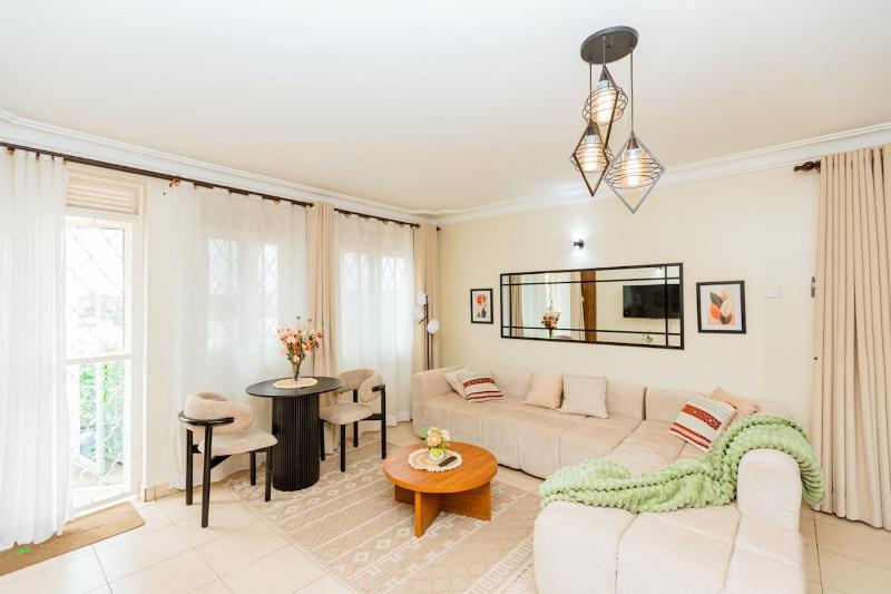 Modern Cozy 2 Bedroom Retreat with Private Balcony - image 7