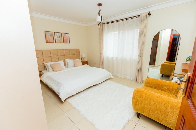 Modern Cozy 2 Bedroom Retreat with Private Balcony - image 15