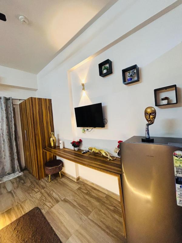 Vista - GHAR - Hourly Available - image 13