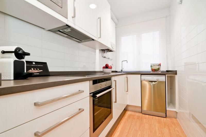 Stylish Flat Steps from Retiro - image 4