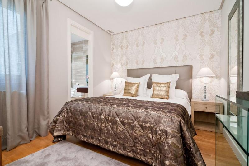 Stylish Flat Steps from Retiro - image 13