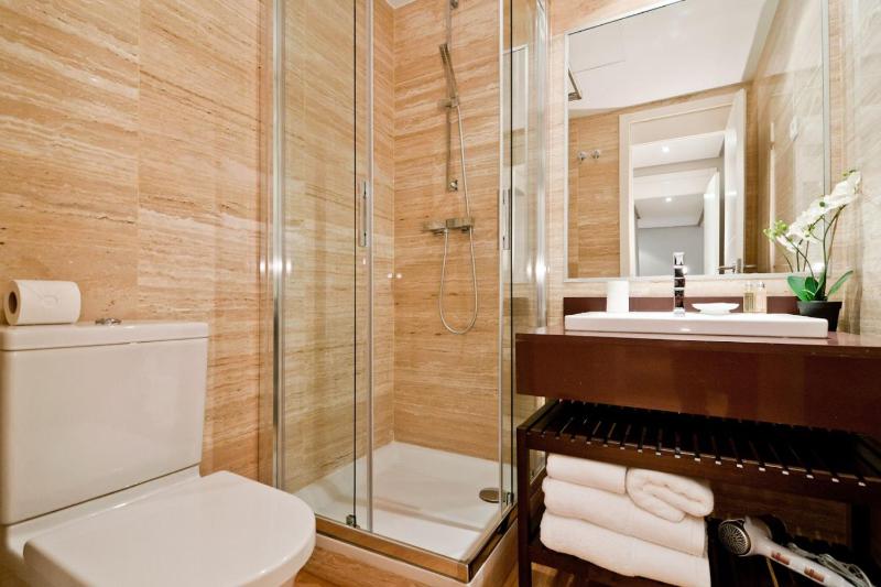Stylish Flat Steps from Retiro - image 16