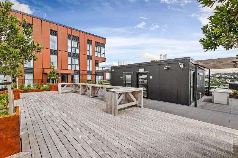 Modern High Rise Parking Zodiak Stays - image 9