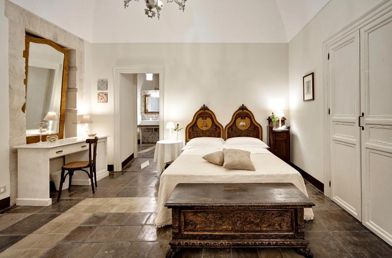 Deluxe Triple Room image 4