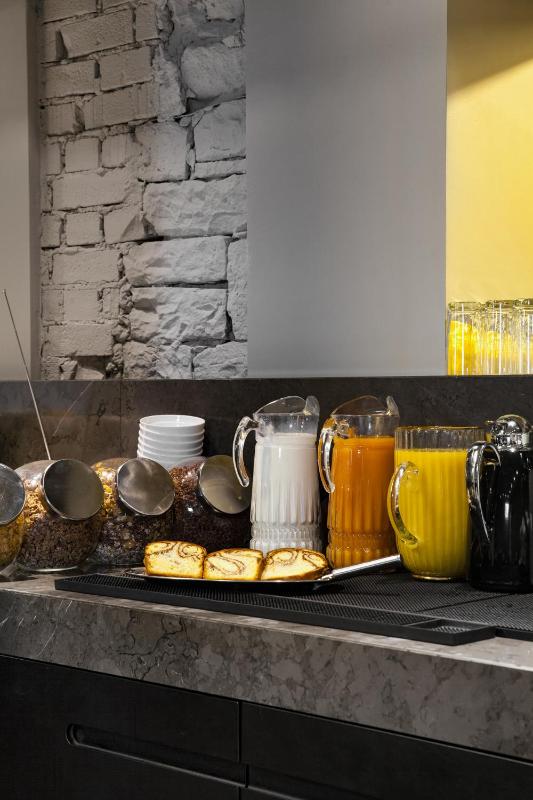 The Suite Garden Hotel - image 2