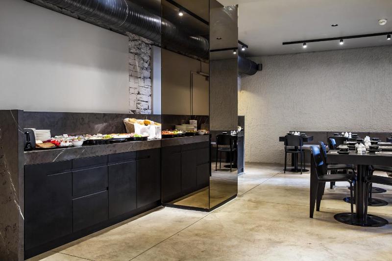 The Suite Garden Hotel - image 5