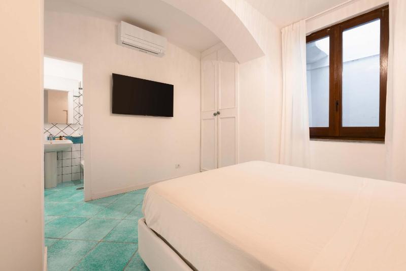 AMORE RENTALS - Villa La Torre - image 20