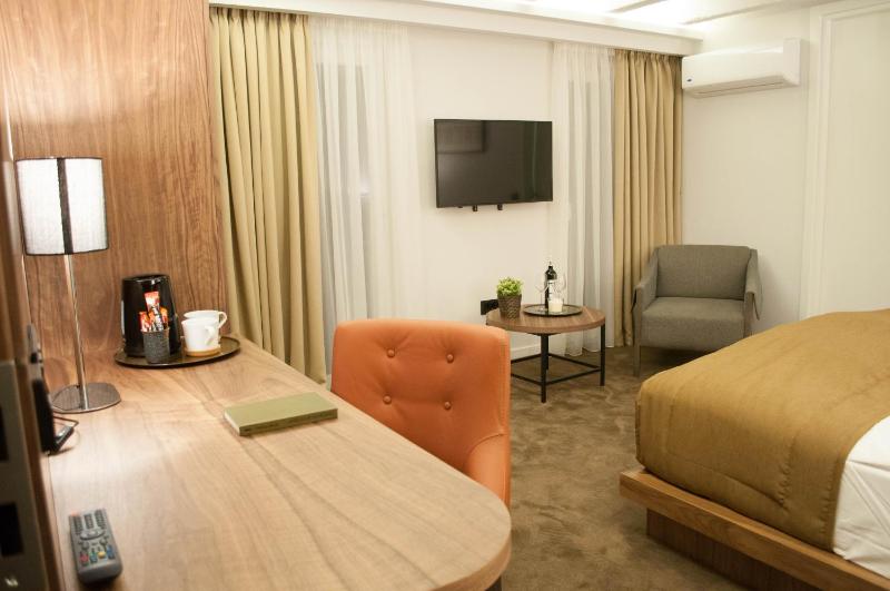 Studio Apartment image 2