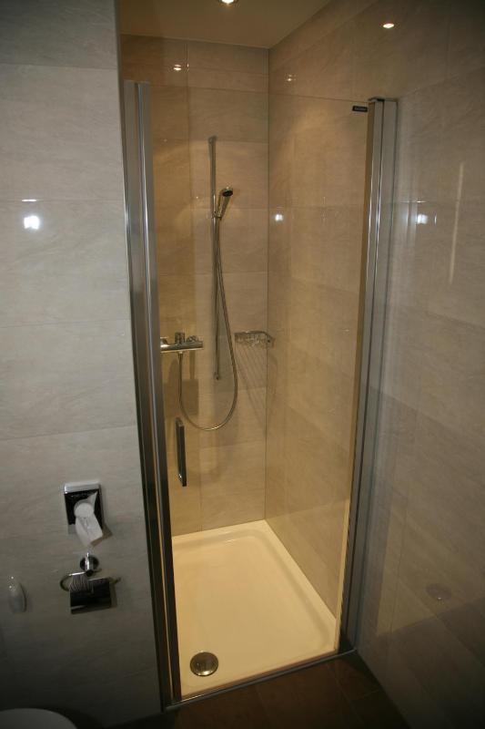 Double Room image 3