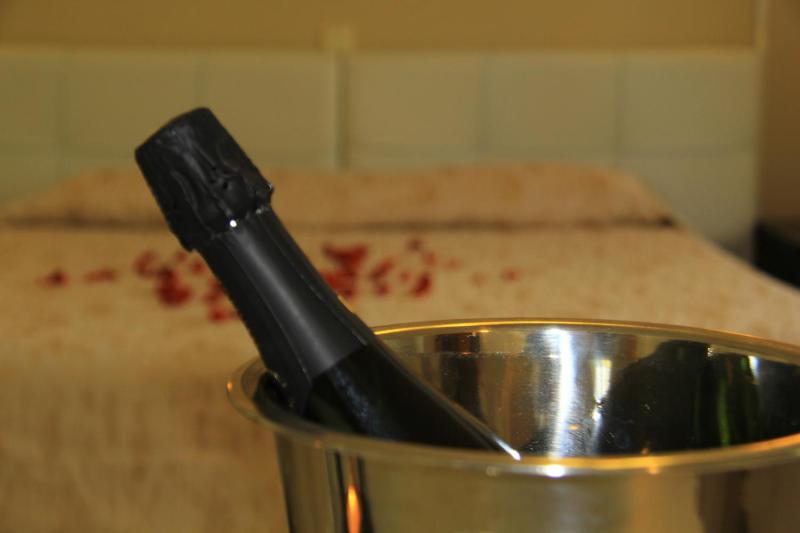 Special Offer- Queen Studio with Balcony Romantic Package image 4