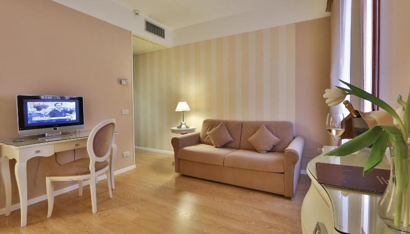 Deluxe Junior Suite image 2