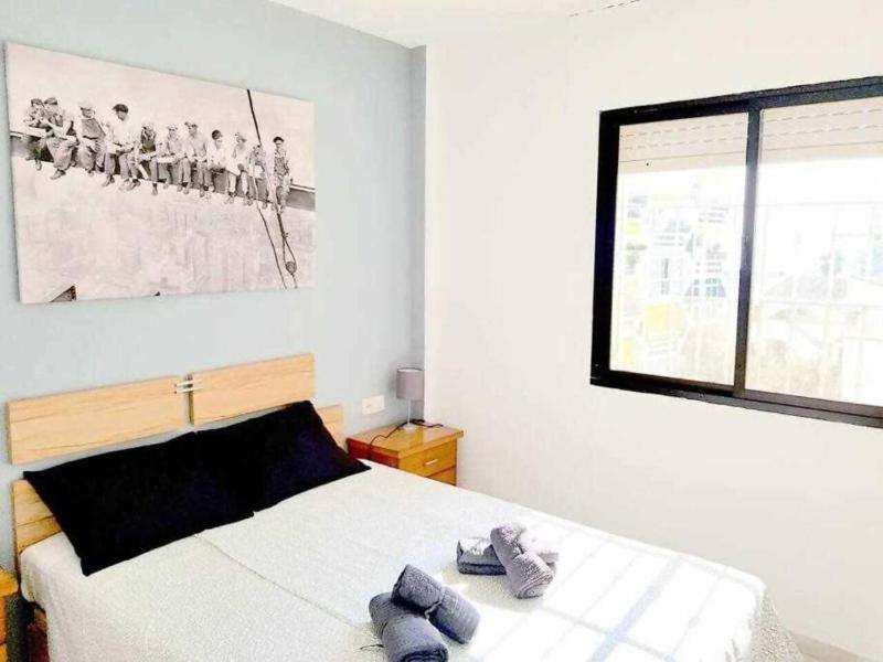 Torremolinos: Quiet 1bedroom with pool & sea views - image 16