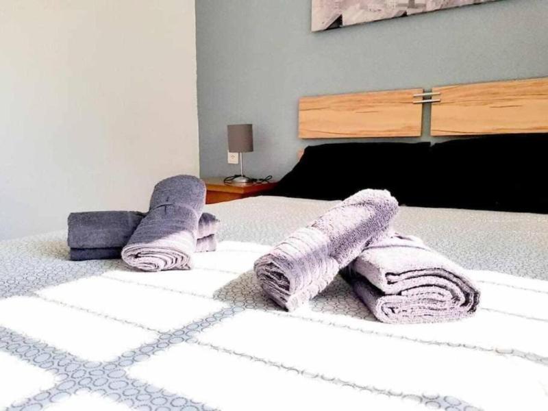 Torremolinos: Quiet 1bedroom with pool & sea views - image 3