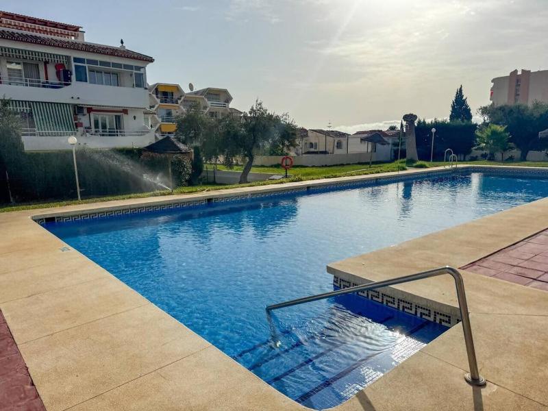 Torremolinos: Quiet 1bedroom with pool & sea views - image 21