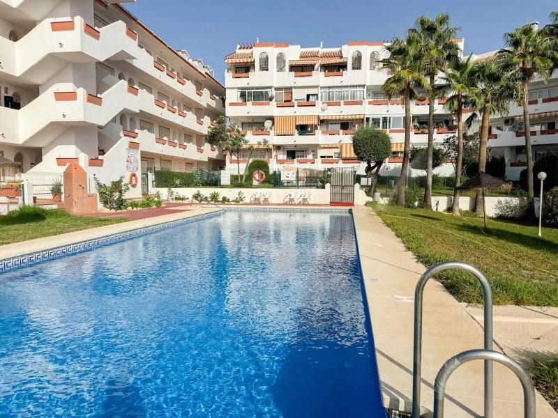 Torremolinos: Quiet 1bedroom with pool & sea views - image 22