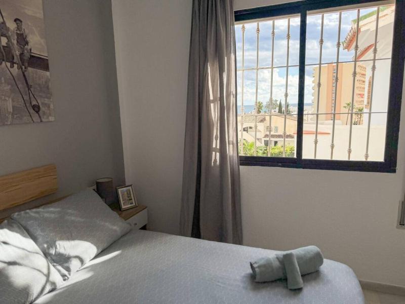 Torremolinos: Quiet 1bedroom with pool & sea views - image 13