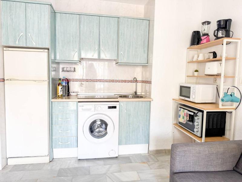 Torremolinos: Quiet 1bedroom with pool & sea views - image 8