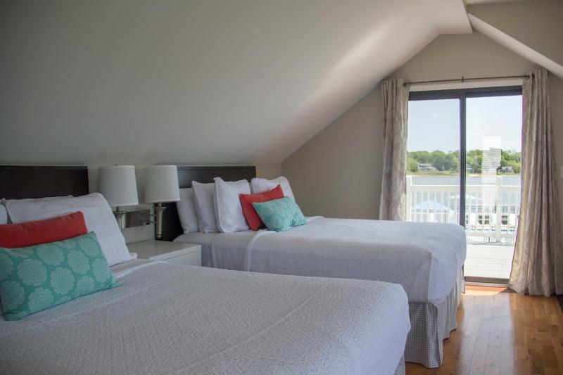 Penthouse Apartment with Bayview image 2