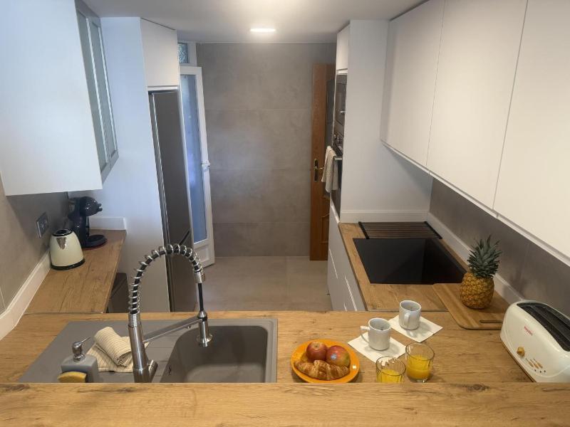 Apartamento 3 habitaciones junto a Playa Postiguet con terraza by Turihome - image 5