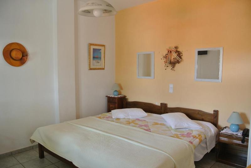 Studio with Partial Sea View (3 Adults)  image 3